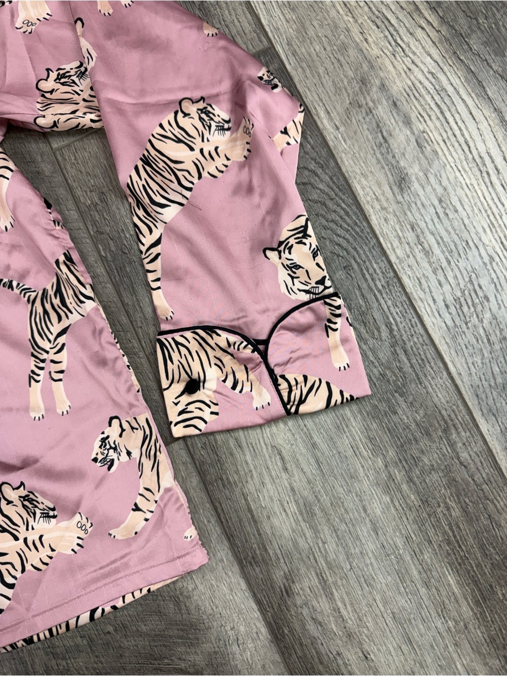 Averie Pink Tiger Dalia PJ Set - Picture 2 of 11